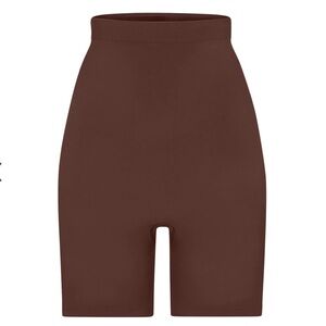 NWOT SKIMS SEAMLESS HIGH-WAISTED ABOVE THE KNEE SHORT COCOA BROWN SMALL MED